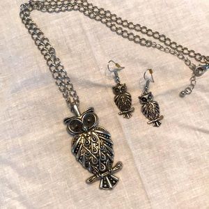 ☀️3/$25 sale☀️ Owl necklace and earrings set